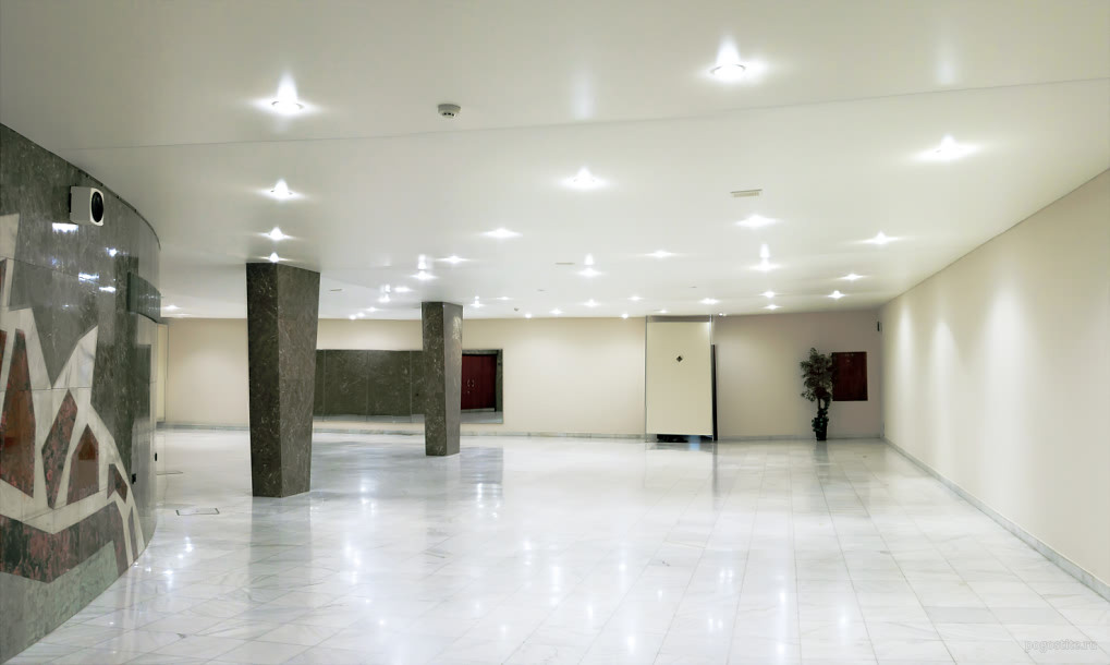 Малый зал правительства москвы. Выставка зал. Музей современного искусства артмуза спб. Зал для мероприятий мосс. Белый выставочный зал.