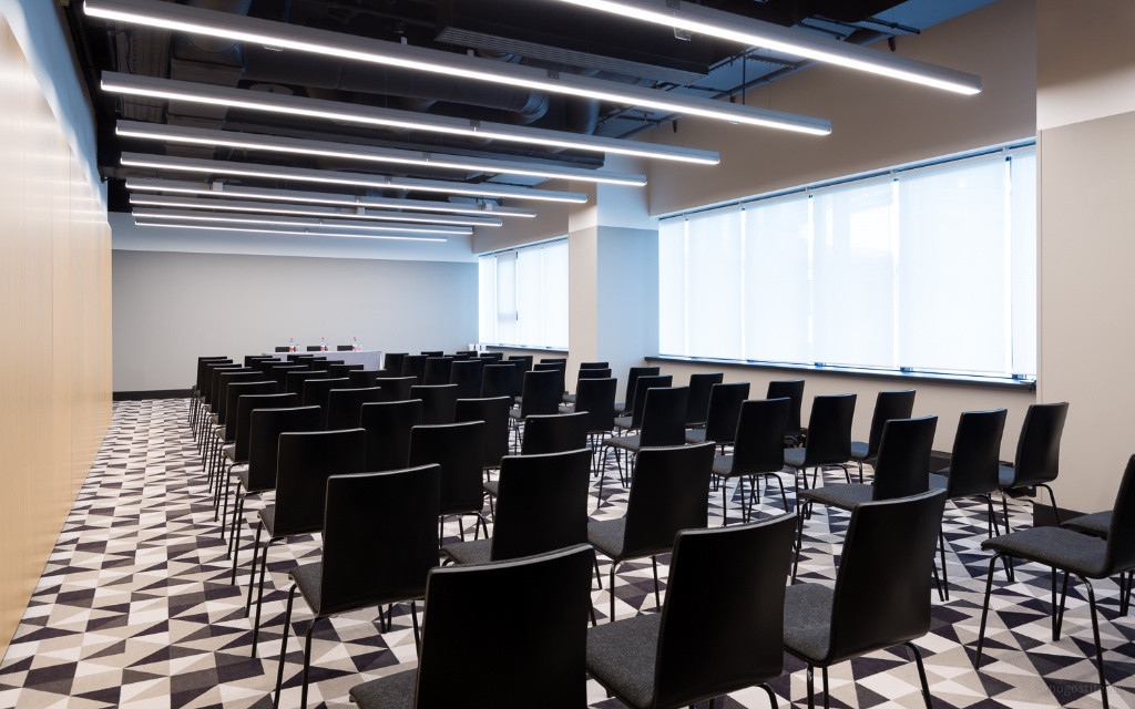 административные интерьеры. конференц залы на 100 человек. «максима заря» отель, конференц-зал «ренуар». интерьер администрации. конференц залы на 100 человек.