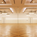 CRYSTAL BALLROOM (КРИСТАЛ БОЛРУМ)