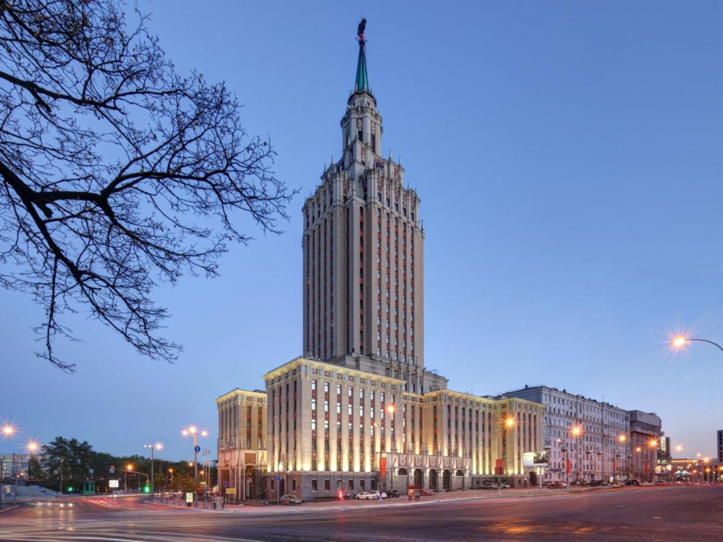 Гостиница ХИЛТОН МОСКВА ЛЕНИНГРАДСКАЯ - HILTON MOSCOW LENINGRADSKAYA 5*,  Каланчевская улица 21/40, Красносельский, Москва, Россия метро  Комсомольская - сайт партнер