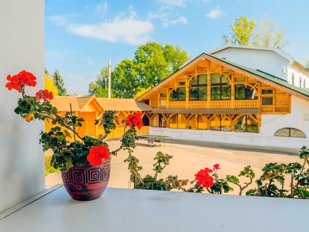 Гостиничный комплекс ромашково. Усадьба ромашково отель. Гостиница усадьба миллерово. Гостиничный комплекс усадьба. Усадьба ромашково отель.