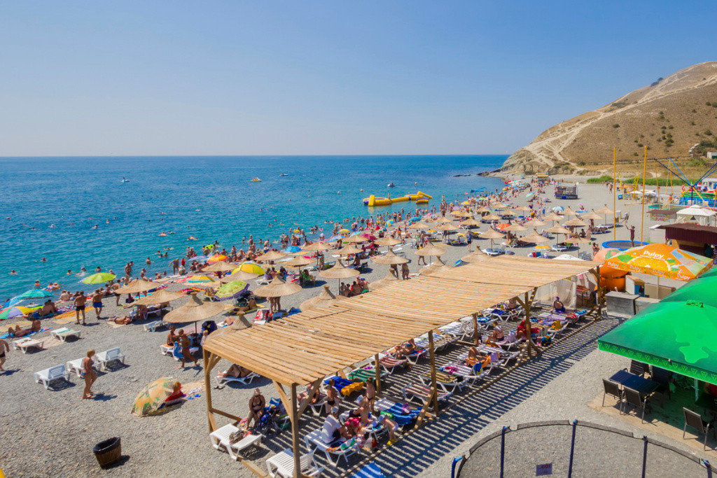 Пляж ласковый берег Алушта