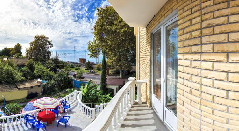 Отель «прибой» в лазаревское 2022. Лазаревская отдых первая линия. Отель тополь лазаревское. Лазаревская отдых первая линия. Красивое фото с лазаревского 2021.