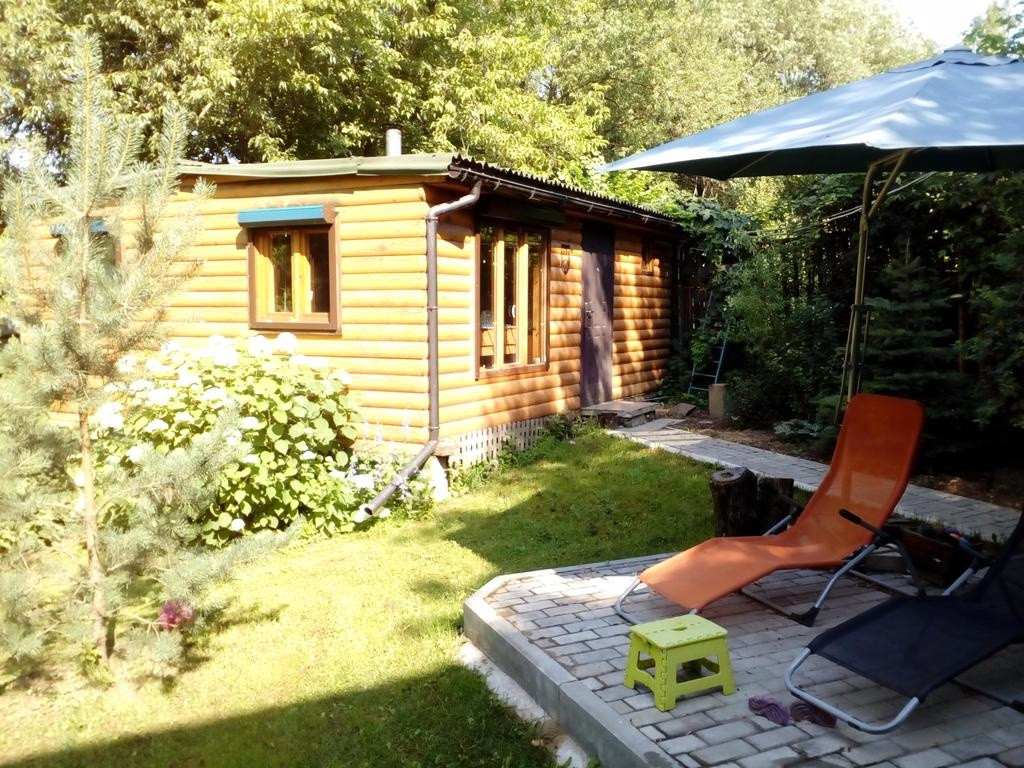 Дача брик в переделкино. 1 дача. 1 дача. Дачный домик из кирпича. Дача 1 в переделкино.