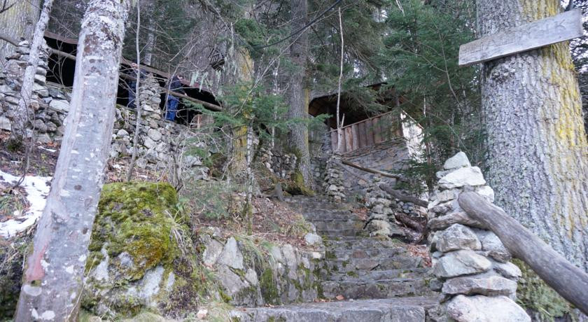 Домбай заброшенная гостиница Аманауз