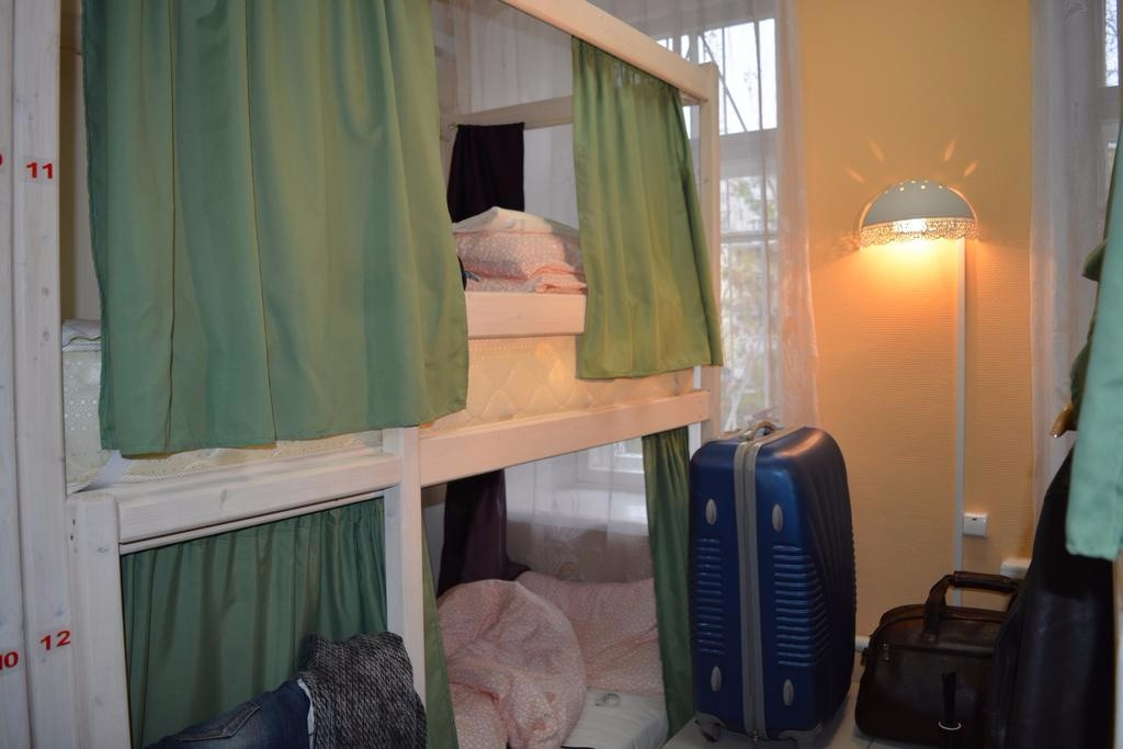 Пара тапок гостиница екатеринбург. Хостел для пары. Комната в общежитии для семейной пары. Отель мотель хостел. Хостел пара тапок москва.