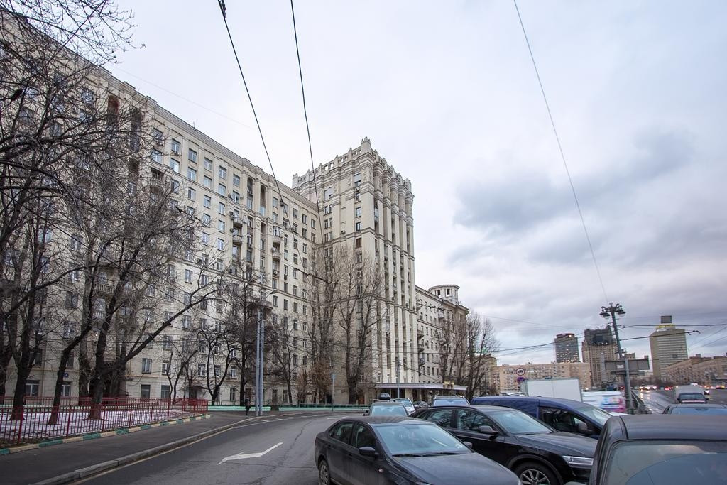 Ул. Ул. 7. Дом нефтяников на набережной тараса шевченко. 4.