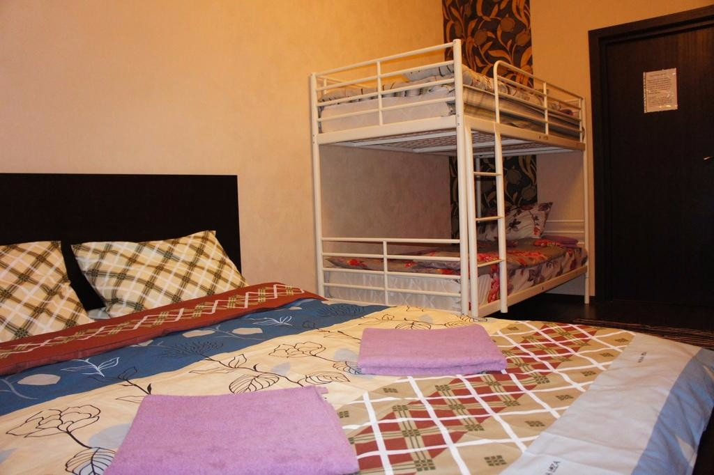 двухместная капсула. хостел на павелецком вокзале. москва проживание хостел. хостел санузел. семейный хостел.