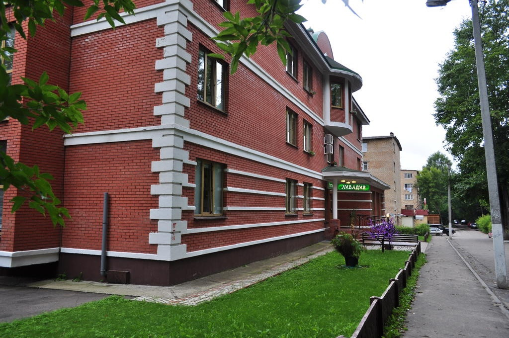 Гостиница истра московская область. Отель ливадия истра. Истра холидей коттедж люкс. Огниково истра. Пансионат огниково.