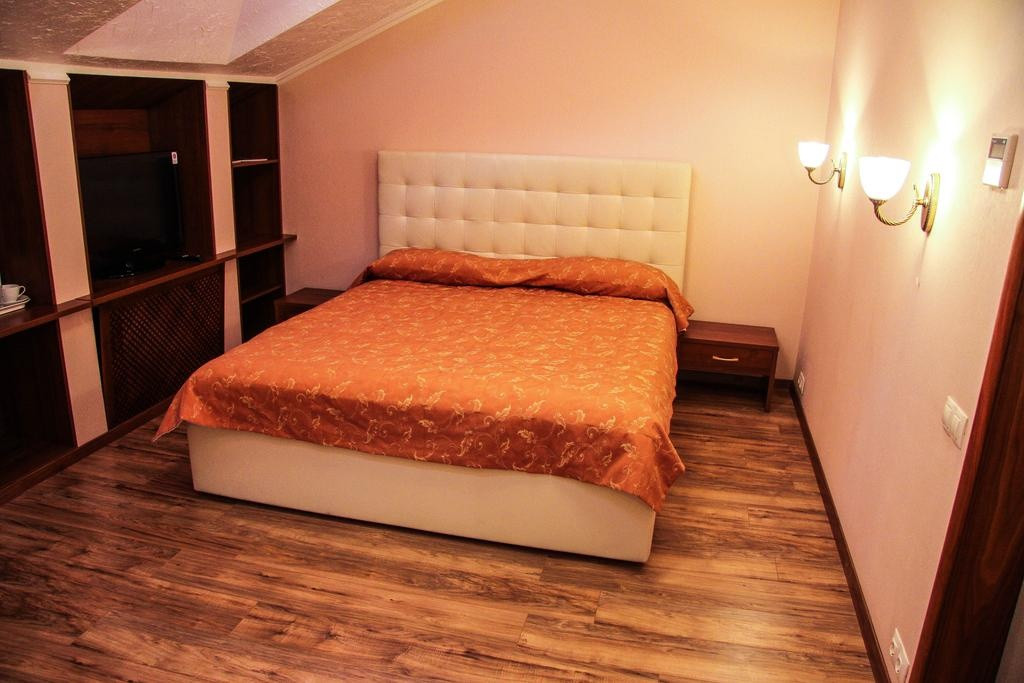 Гостиницы оренбурга с ценами и номерами телефона недорого