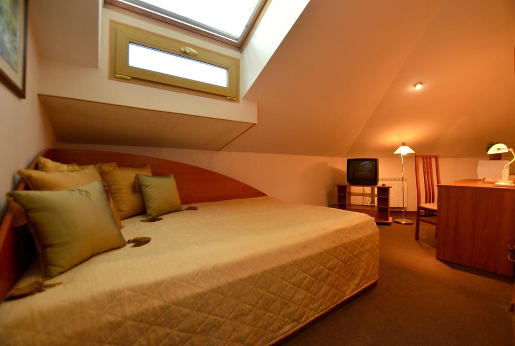 Отель vera. Отель vera. Отель vera. Отель розес питер. Отель vera.