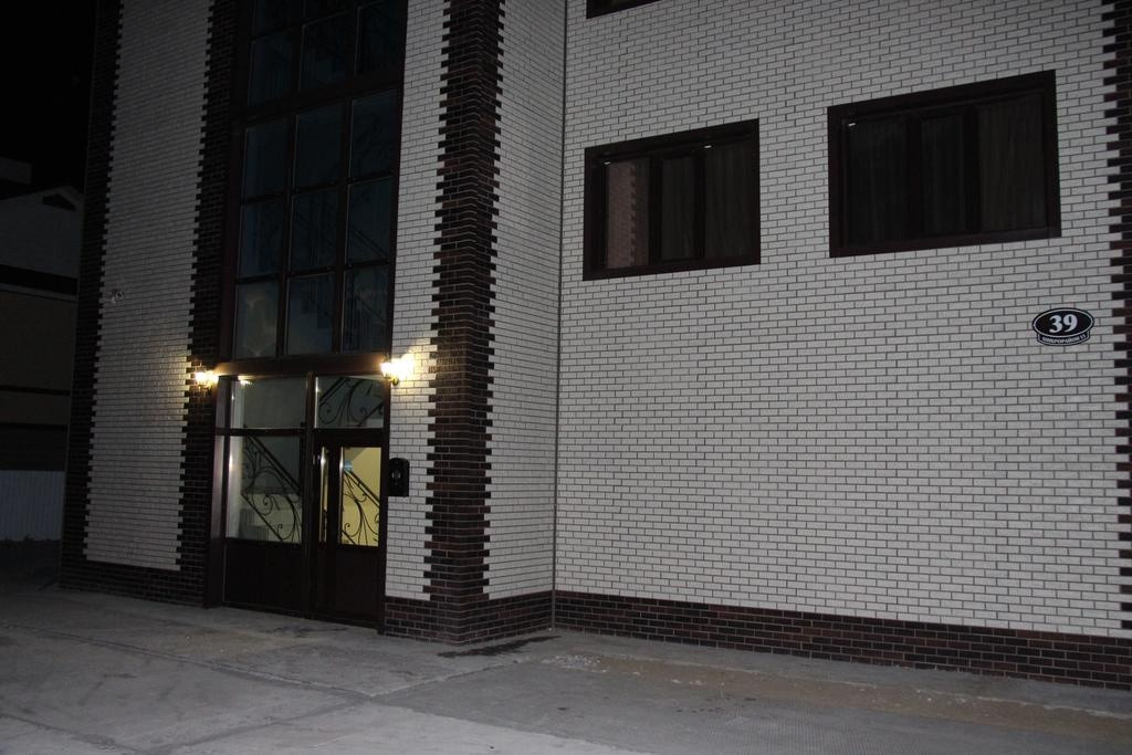 Хостел филин в губкинском. Гостиница империя губкинский. Гостиница таланга г губкинский. Хостел губкинский. Таланга губкинский.