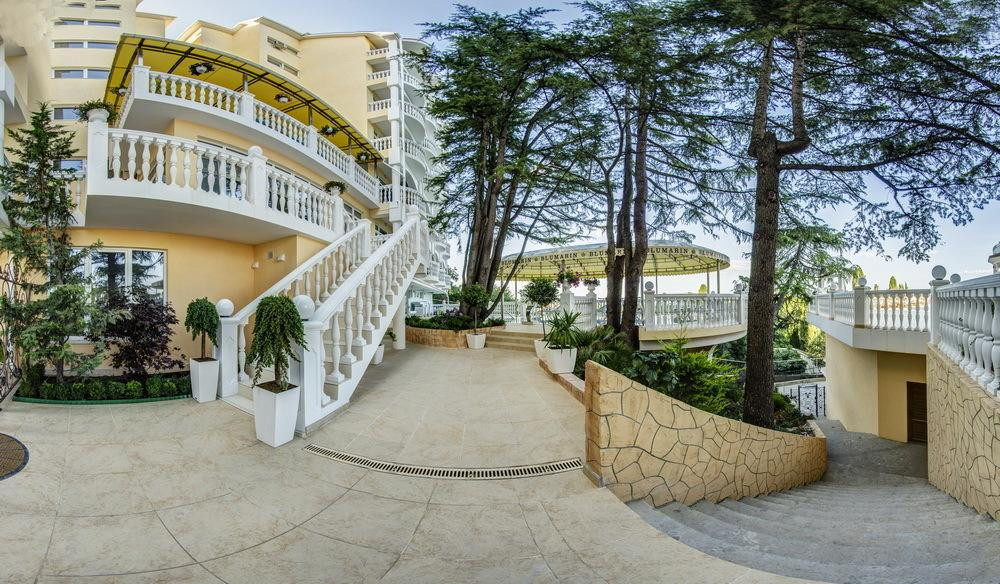 Гостиница БЛЮМАРИН АЛУШТА ПАРКОВКА 4*, Алушта, Набережная ул., 24Г сайт партнер