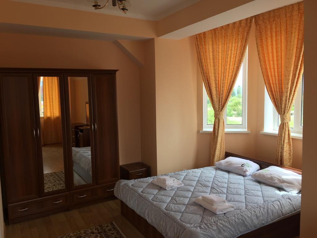 Пискаға итеріп жатқан сиқырдың фотосы