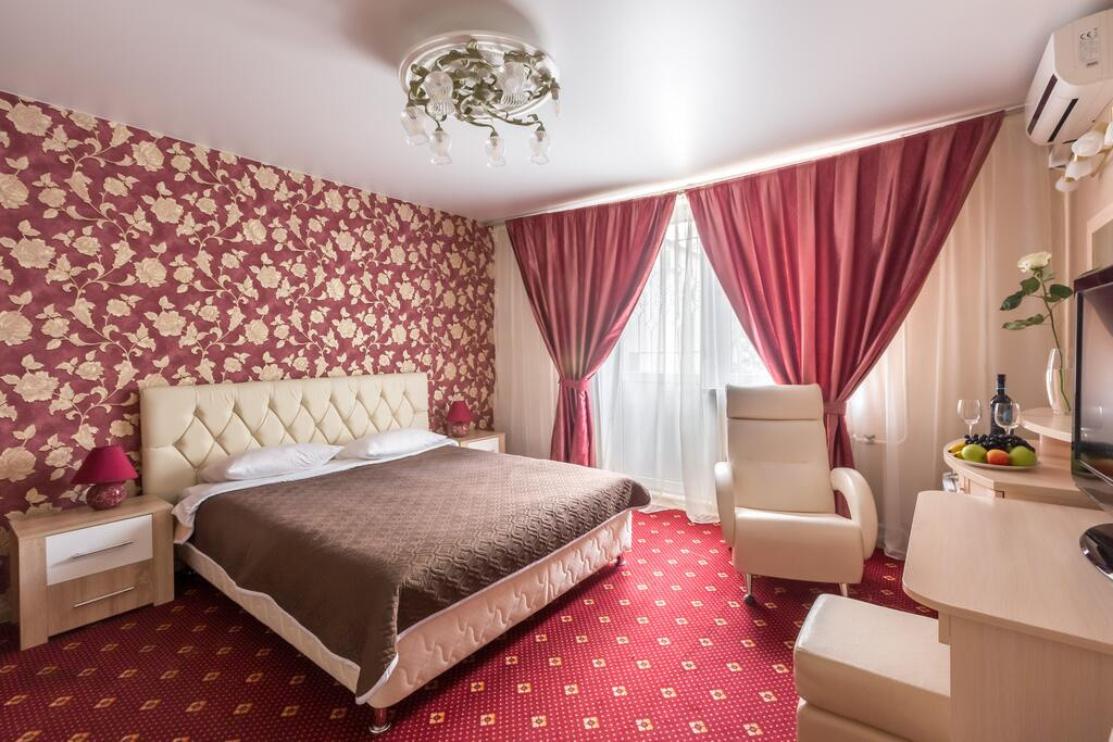 Номер в москве посуточно недорого. Myhotel24 Kristalin. Myhotel24 Войковская. Гостиница Дмитров. Гостиница рядом со мной.