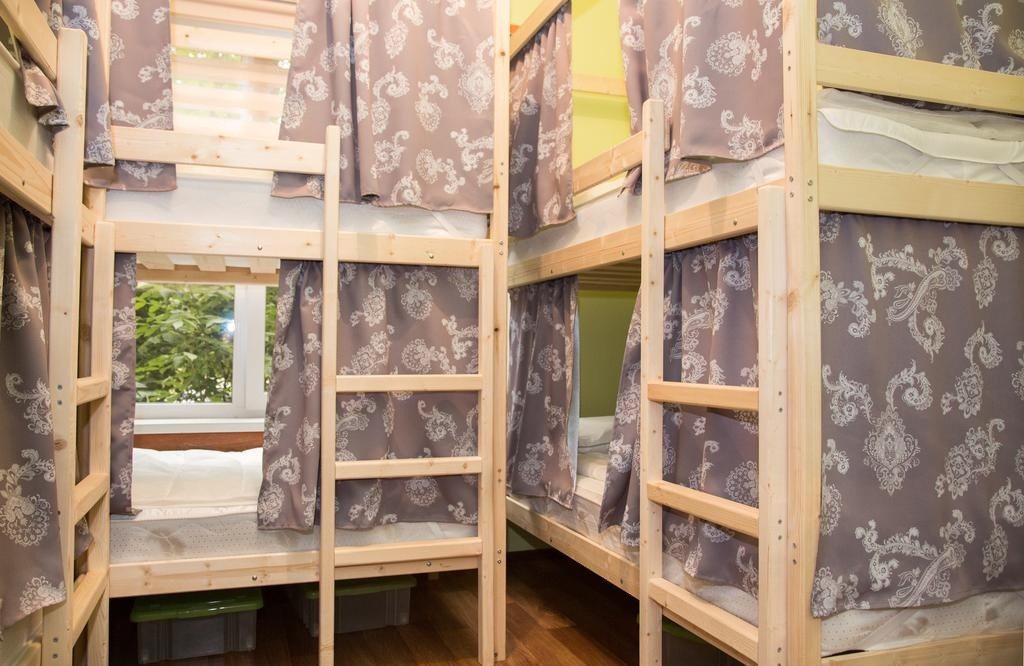 общая комната в хостеле. хостел рядом. хостел м парк победы. хостел м парк победы. хостелул василисы кожаной г.