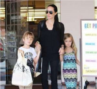 Pogostite.ru - Все о детях Анджелины Джоли: почему они хотят уйти от звездной мамы?