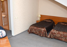 МОСКОВСКИЙ ТРАКТ (г. Ростов, центр) Мансардный номер с двумя раздельными кроватями