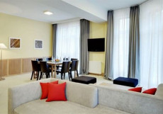 GOLDEN TULIP ROSA KHUTOR Двухкомнатный Люкс В номере: 1 двуспальная кровать  или  2 односпальные кровати 2 основных места и 3 дополнительных