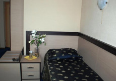 ПОЛЕТ (Г. СУРГУТ, 300 МЕТРОВ ОТ АЭРОПОРТА) Односпальная кровать в двухместном номере с 2 отдельными кроватями