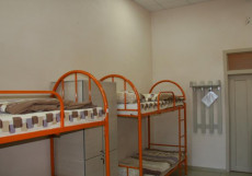 АУРА HOSTEL (Г. БАРНАУЛ, ЦЕНТР ГОРОДА) Кровать в общем номере для мужчин и женщин с 8 кроватями