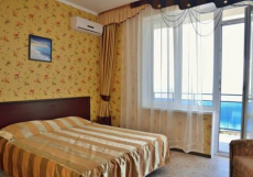 Вилла Аква Вита (г. Алупка, в 10 минутах от побережья Черного моря) Двухместный номер с 1 кроватью, балконом и видом на море