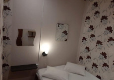 Отель Mila Guest House (недорогой в центре) Двухместный номер Economy двуспальная кровать (общая ванная комната)