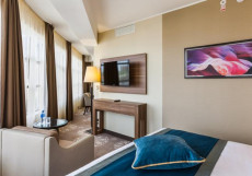 DoubleTree by Hilton Hotel Tyumen - Дабл Три Хилтон Тюмень Номер Делюкс с кроватью размера «king-size» 