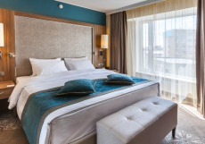 DoubleTree by Hilton Hotel Tyumen - Дабл Три Хилтон Тюмень Представительский номер с кроватью размера «king-size»