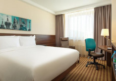 Hampton BY Hilton Saint Peterburg ExpoForum Номер с кроватью размера «queen-size» и безбарьерной душевой - Подходит для гостей с ограниченными физическими возможностями / Для некурящих
