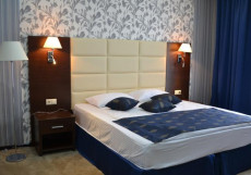Grand Hotel & Spa Maykop | г. Майкоп | Троицкий Собор | Бассейн | Двухместный номер Делюкс с 1 кроватью + дополнительная кровать