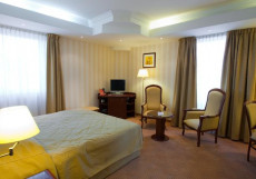 Ramada Hotel & Suites Bucharest North | Бухарест | парк Тинеретулуи | Сауна Бизнес-номер с кроватью размера “king size” - Номер для некурящих