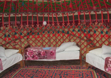 Happy Nomads Yurt Camp | Каракол | р. Каракол | Wi-Fi | Кровать в 6-местной юрте