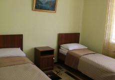 Hostel Inn Osh | Ош | р. Акбура | Парковка | Двухместный номер с 2 отдельными кроватями