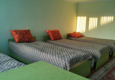 Hostel Tasma | Ош | набережная реки Акбура | сауна Кровать в общем четырехместном номере для мужчин и женщин