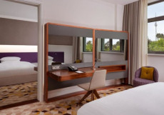 Sheraton Baku Intourist Двухместный номер Intourist с видом на сад  двуспальная кровать