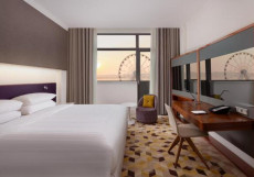 Sheraton Baku Intourist Двухместный номер Intourist с балконом и с видом на море  двуспальная кровать