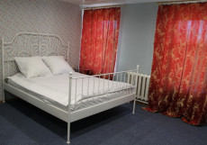 HotelHot ХотелХот Бауманская (снять комнату) Большой двухместный номер с 1 кроватью и ванной