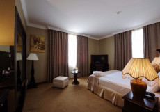 Отель Смит - Smith Hotel Двухместный номер Deluxe с балконом и с видом на город двуспальная кровать