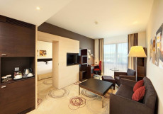 DoubleTree by Hilton Hotel Kosice | Словакия | г. Кошице | Wi-Fi Люкс со спальней с кроватью размера 