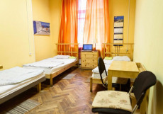 Home Hostel (временно не работает) Трехместный номер с общей ванной комнатой