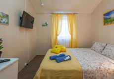 Артист На Курской - Artist Hostel Двухместный номер Economy двуспальная кровать (общая ванная комната)
