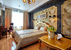 Бутик-отель Монарх | Краснодар | Парковка  Двухместный номер Делюкс с 1 кроватью и ванной