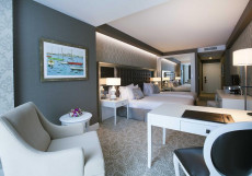Qafqaz Baku City Hotel and Residences Улучшенный трехместный номер