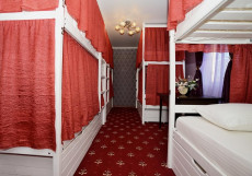 СарХаус | Саратов | Парковка  Спальное место на двухъярусной кровати в общем номере для мужчин и женщин