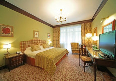 Гранд Отель Поляна  Двухместный номер Делюкс с 1 кроватью и балконом
