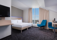 Космос Санкт-Петербург Невский бывш. Park Inn by Radisson Nevsky St. Petersburg Двухместный полулюкс  двуспальная кровать