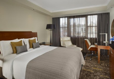 Park Plaza Victoria London Улучшенный номер с кроватью размера 