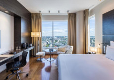 Swissotel Tallinn (Недалеко от Таллинской Ратушы) - Завораживающий вид Представительский номер Swiss с кроватью размера 