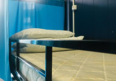 Отель Три вокзала на Комсомольской (Travel Inn Красные ворота) Кровать в общем номере для мужчин